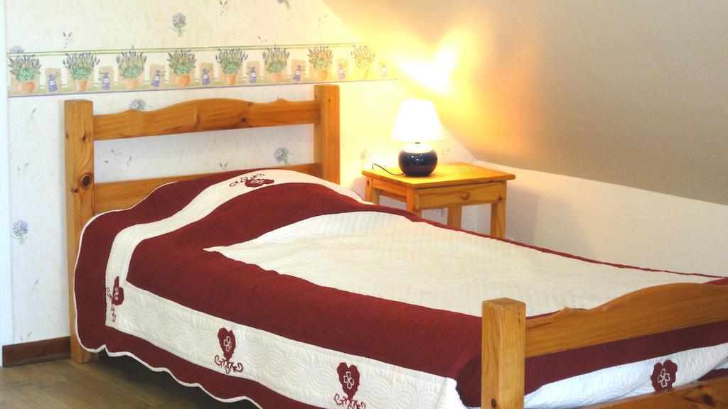 Les Chemins Verts Buissard Room photo