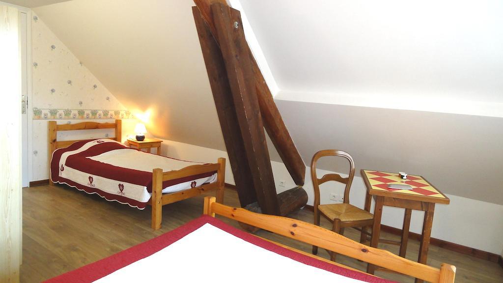 Les Chemins Verts Buissard Room photo