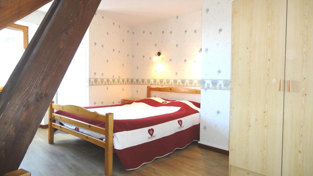 Les Chemins Verts Buissard Room photo
