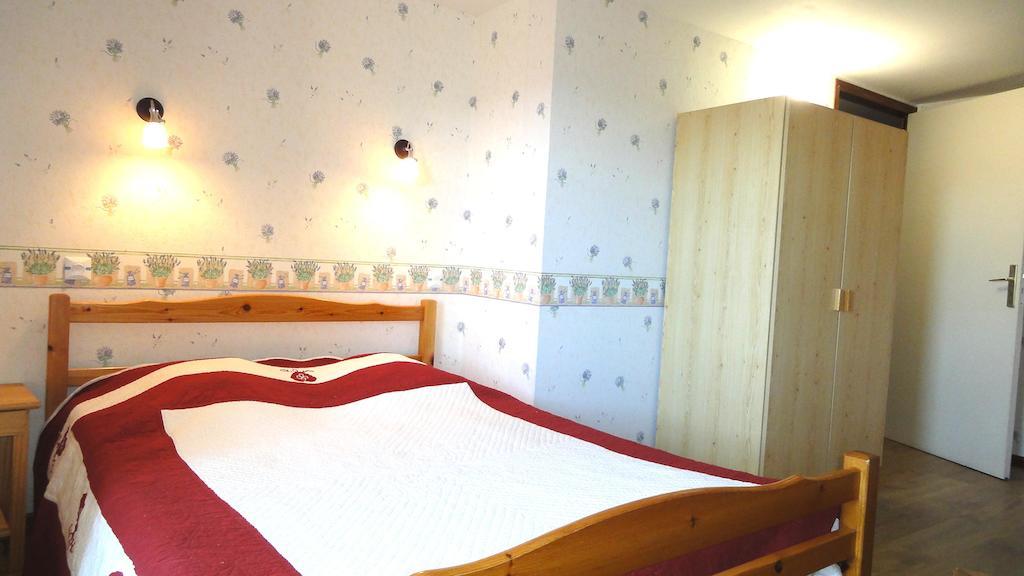 Les Chemins Verts Buissard Room photo