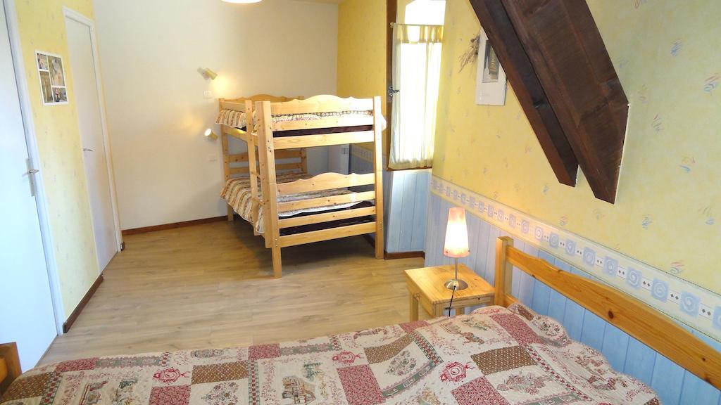 Les Chemins Verts Buissard Room photo