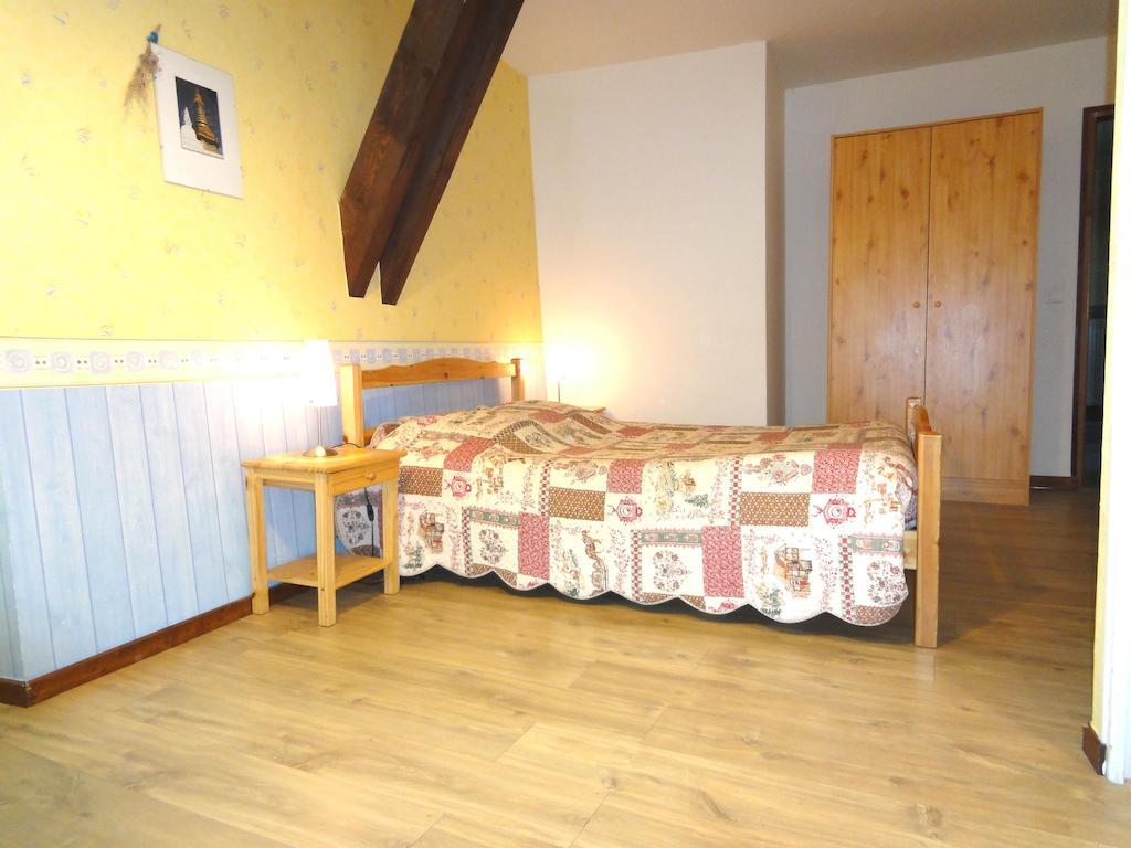 Les Chemins Verts Buissard Room photo